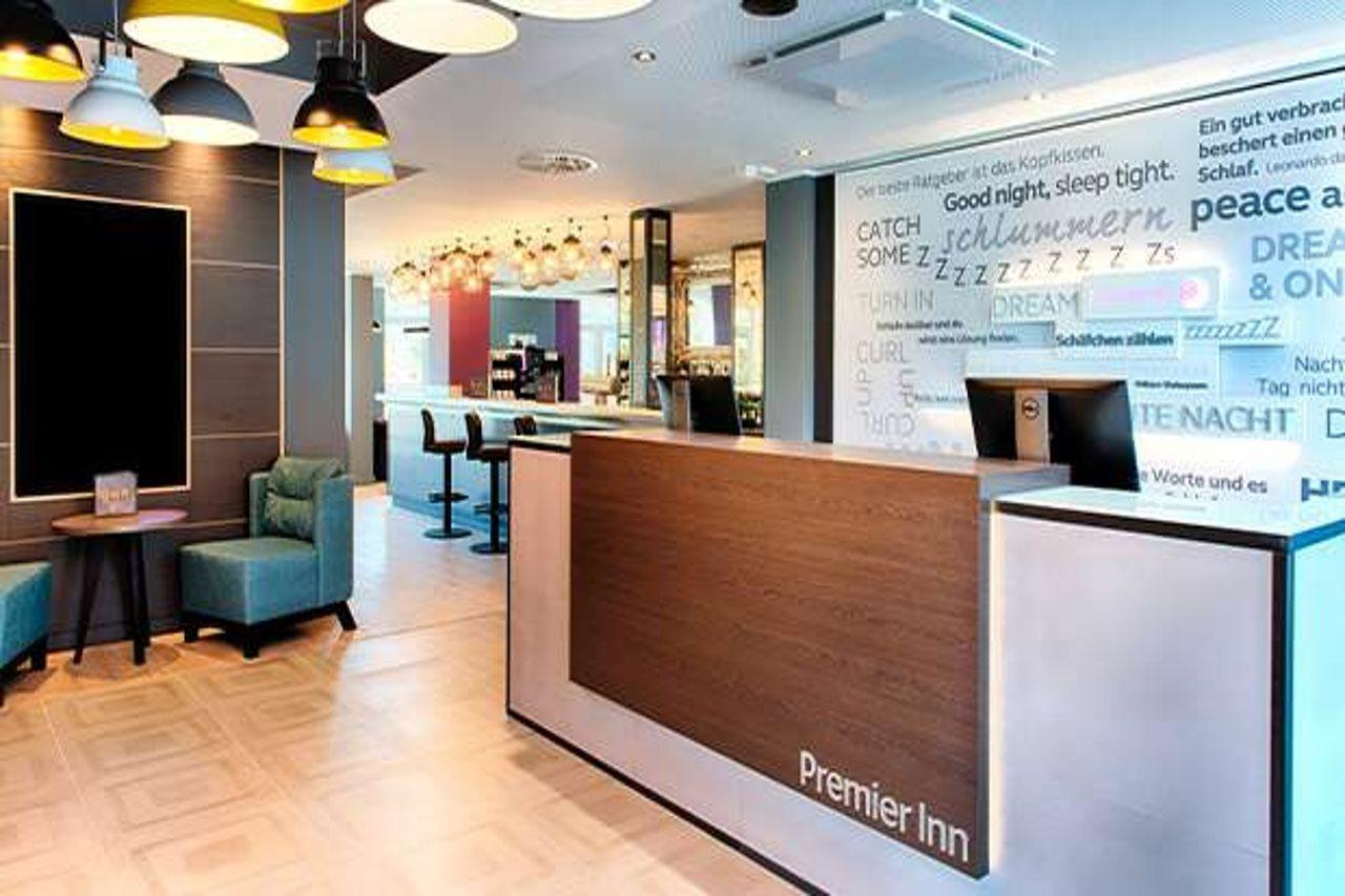 Premier Inn Luebeck City Stadtgraben Экстерьер фото